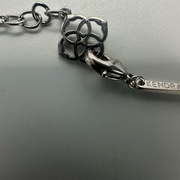 Kendra Scott Ari Heart Pendant Necklace Rainbow Iridescent Stone Silver Tone - Picture 4 of 12